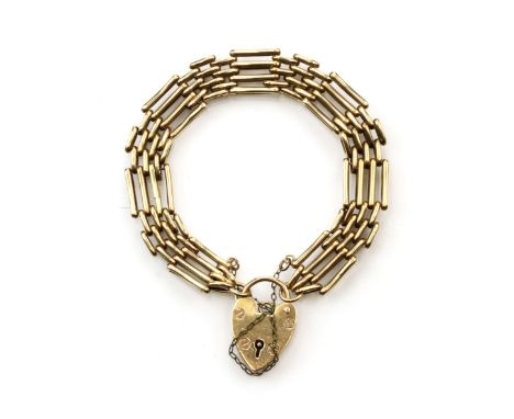 An antique gold gate bracelet in 9ct yellow gold with a heart padlock clasp. Length 16.5cm / 6.5". Gold weight 16.9g.