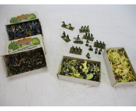Vintage quantity unpainted/painted Airfix soldiers. 