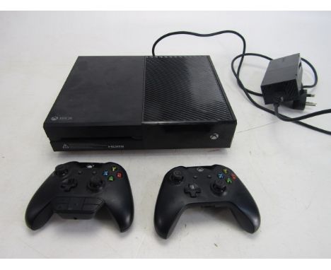 Vintage X-Box with controllers 