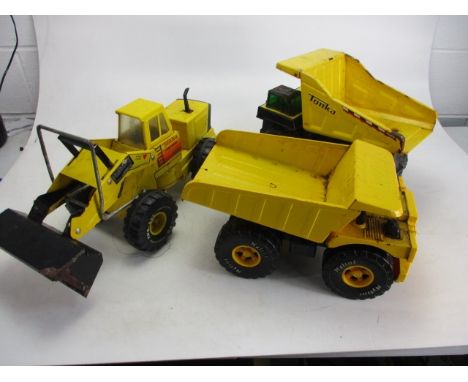 Trio of vintage Tonka &amp; Nylint vehicles to include tipper trucks and digger. 