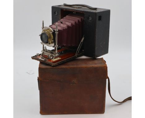 Eastman Kodak No.4 cartridge camera, model 6, in a leather case, C.1900. UK P&amp;P Group 2 (£20+VAT for the first lot and £4