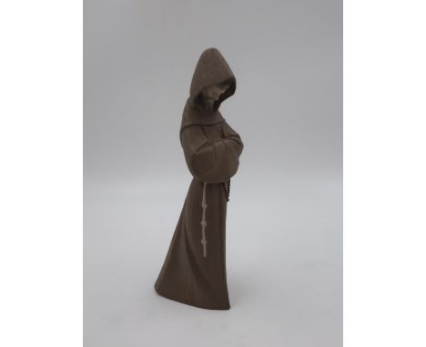 Lladro gres figure of a monk, H: 34cm. UK P&amp;P Group 2 (£20+VAT for the first lot and £4+VAT for subsequent lots)