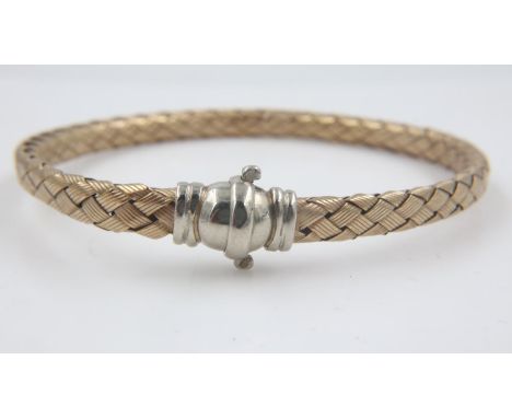 9ct white and yellow gold, flexible bangle, L: 20 cm, 9.0g. UK P&amp;P Group 0 (£6+VAT for the first lot and £1+VAT for subse