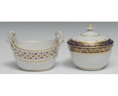 A Barr and Barr Flight and Barr boat shaped sucrier, banded with gilt and brown scrolling foliage, 18cm wide, impressed mark,