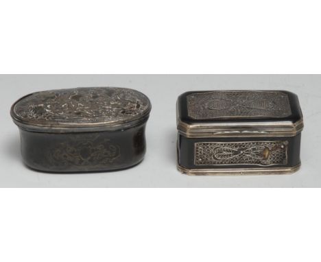 An 18th century canted rectangular silver filigree and tortoiseshell snuff box, hinged cover, skirted base, 3.3cm high, 7cm w