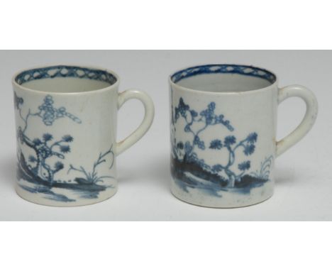 A Worcester Cannonball pattern coffee can, painted in underglaze blue with islands with trees, house and pagoda and cannonbal