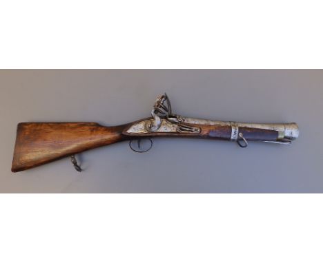 A 19thC flintlock blunderbuss, the lockplate engraved with a rampant lion crest and stamped '1811', the barrel marked 'London