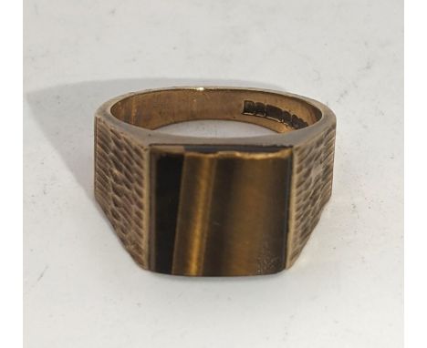 A 9ct gold and tiger eye gents signet ring size 5½, 6.7gLocation:If there is o condition report shown, please request 