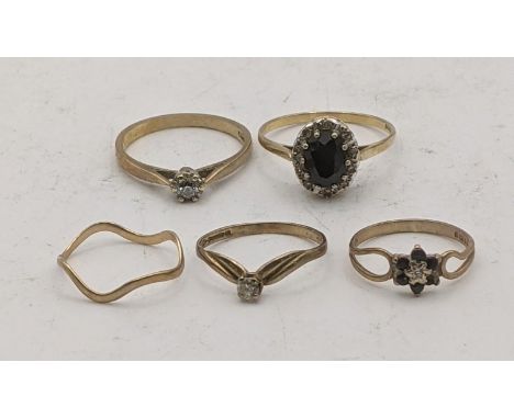 Five 9ct gold ladies rings to include a diamond solitaire ring size P 1/2, a sapphire and diamond cluster ring size S, and th