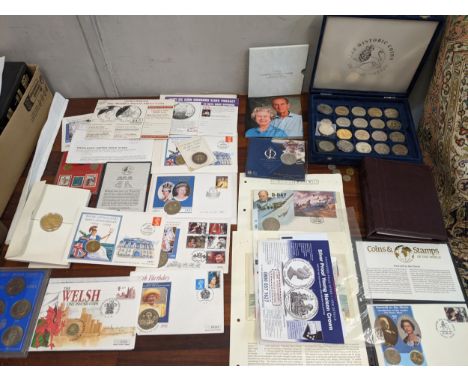 A collection of mostly British commemorative coins to include a Guernsey First Day cover £5 coin commemorating the 60th Anniv