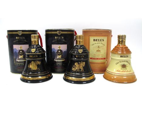 Whisky - Bell's Commemorative Wade Porcelain Bell Scotch Whisky Decanter "1992 Year Of The Monkey" 12 Years Old, 75cl, 43% Vo