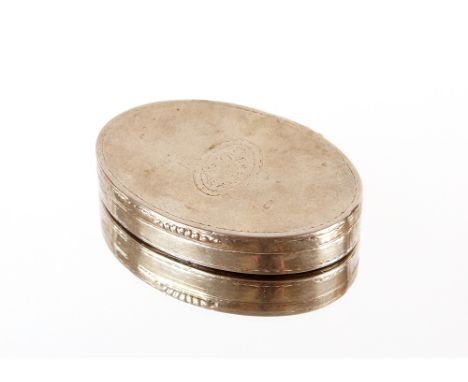 An oval silver snuff box,&nbsp;makers mark M.W., having gilded interior and faint crest to the lid, 8.5cm&nbsp;