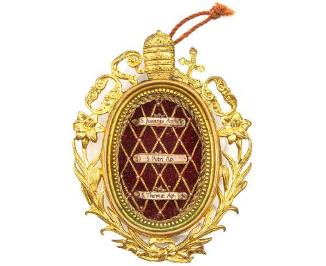 in the form of a beautiful medallion, containing relics of S. Joannis Ap., S. Petri Ap and S. Thomae Ap., length 9 cm.