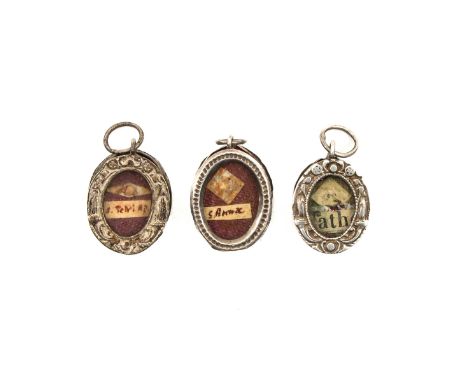 3 pieces silver reliquaries, consisting of Saint Petri, Saint Anne and Saint Catherine, diameter 50 mm.