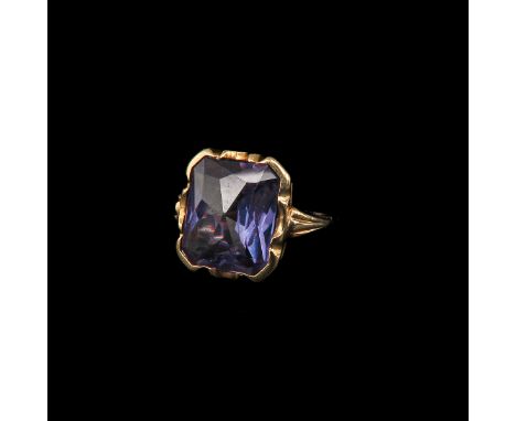 14 carat gold, set with tanzanite, ring size 16