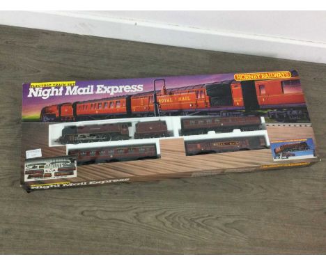 HORNBY R758 NIGHT MAIL EXPRESS ELECTRIC TRAIN SET,boxedOnly includes the locomotive, tender, and three coaches; signs of ligh