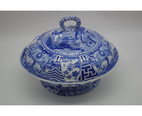 Spode 'Lange Lijsen' pattern lidded serving bowl footed serving bowl with lid. Printed SPODE mark to both. H18cms approx (tot