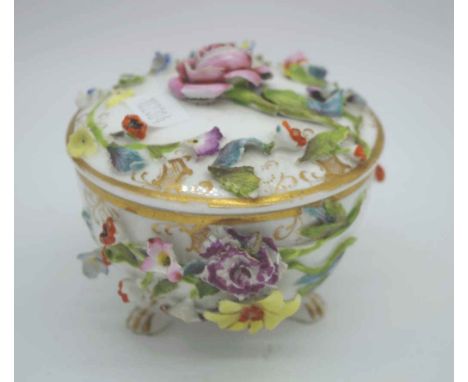 Spode flower encrusted trinket box on 3 feet, painted SPODE mark & no 4788 to base, 7.5cm high approx., as inspected