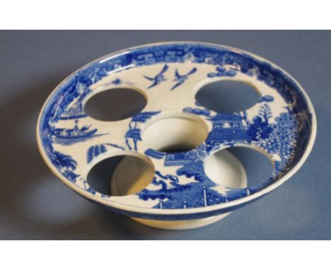 Spode blue & white 'Willow' egg stand with factory mark to base, D18.5cm approx