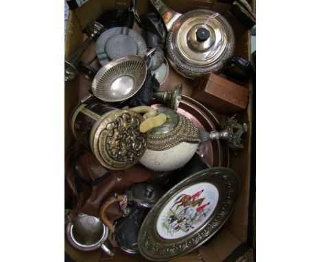 A mixed collection of metal ware items: copper and brass tray, pewter tankard, novelty egg clock etc (1 tray). 