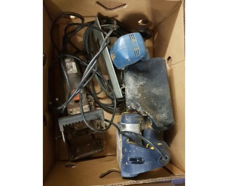 A mixed power tools: Wickes biscuit jointer, Bosch circular saw &amp; a 710W belt sander. 