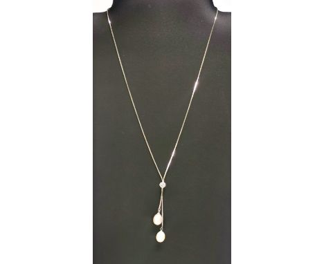 A pretty contemporary 925 silver and cultured pearl necklace.