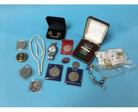 A tray of assorted, to include Crowns, gents watch and a 9ct brooch etc.