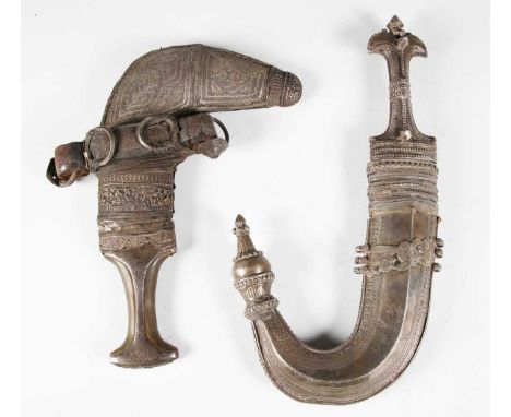 An early 20th century Middle Eastern jambiya with typical curved blade, blade length 19cm, with central raised rib and white 