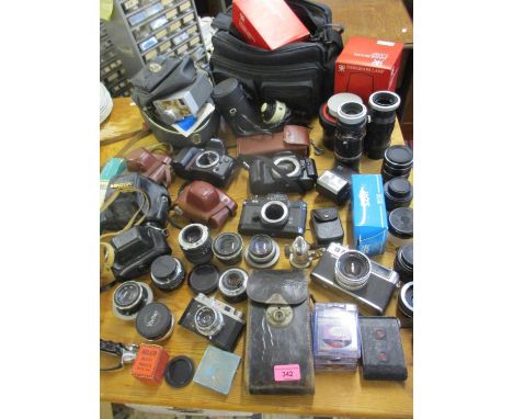Mixed late 20th century cameras, lenses, accessories and cine cameras and camera parts 