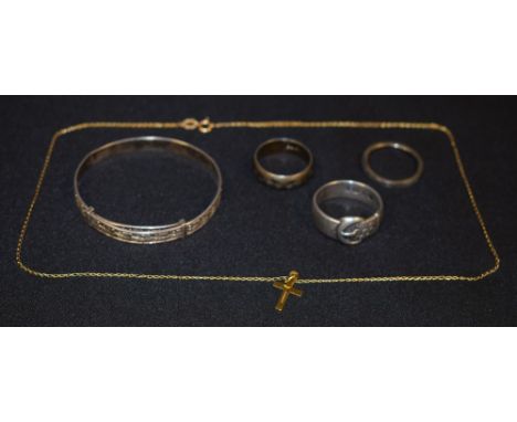 A silver buckle ring; a 9ct gold cross and chain; a silver baby's bangle; a stone set eternity ring; etc 