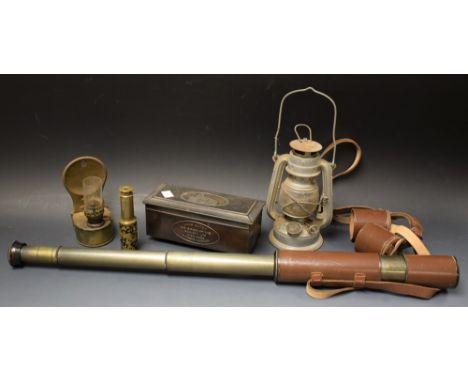 Boxes and Objects - a Hillary Everest x25-x40 monocular three drawer telescope, leather cased; another, miniature two drawer;
