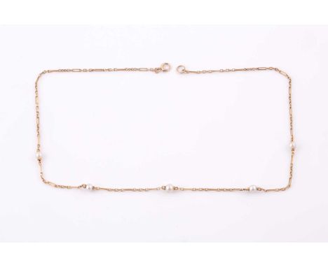 An Edwardian 9ct yellow gold and pearl necklace, with fancy-link chain set with five pearls, 40 cm long, 3.2 grams.