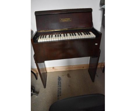 A vintage Dulcitone by Thomas Machell &amp; Sons, Glasgow, 3.5 octaves
no visible seriel numbers/maker's number present&nbsp;