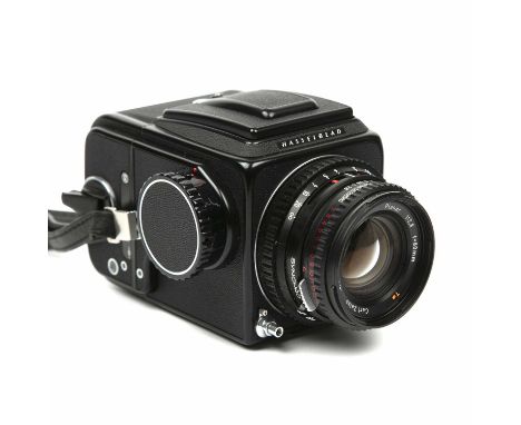 A Hasselblad 500C/M medium format camera with a Carl Zeiss Planar f/2.8 f=80mm Nr 6273829 lensCondition good. Untested. Lens 