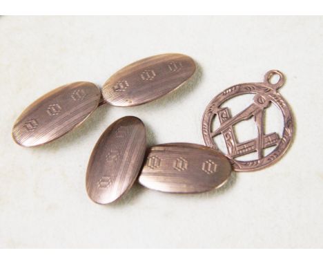 A selection of masonic items, to include a 9ct gold masonic pendant, with a pair of 9ct golf cufflinks, of oval form, an enam