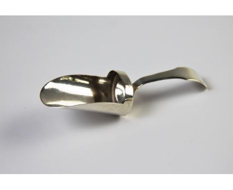 A George III silver caddy spoon, Matthew Lindwood, Birmingham 1811, of plain polished form, 8.6cm long 