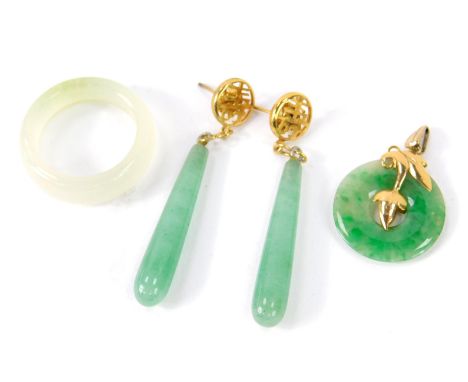 A Chinese jade bi disc pendant, with yellow metal leaf and loop attachment, pair of jade drop earrings, and a white jade ring