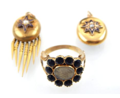 Gold mourning ring with jet and inscription to 1821, a mourning pendant and another with enamel star and pearl (3)