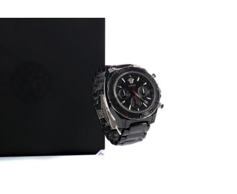 GENTLEMAN'S VERSACE DV ONE CHRONO CERAMIC AUTOMATIC WRIST WATCH, the round black textured dial with applied baton hour marker
