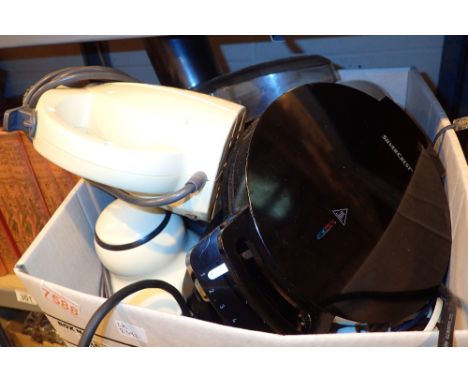 Box of mixed kitchen eletrical goods to include waffle maker toastie etc CONDITION REPORT: All electrical items in this lot h