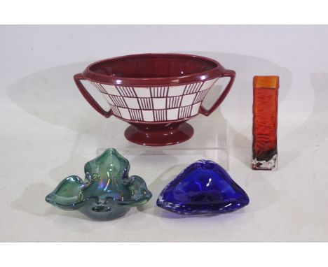 A Tajima Japanese glass art vase, 17 cm (h). A Sylvac red and white twin handled ceramic planter. Two glass green and dark bl