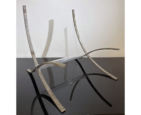 Mies van der Rohe, Ludwig (1886 Aachen - Chicago 1969) "Barcelona Chair" Prototyp. Stahlgestell, unbehandelt. Ausführung "Pro