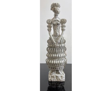 Skulptur "Elsa" von Peter Strang (1936 Dresden 2022) Porzellan mit Platinbemalung, Partien der Haare zusätzlich in Gold. Nach