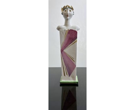 Unikat-Skulptur von Peter Strang (1936 Dresden 2022) für Meissen. "Römer". Porzellan. Bunt bemalt. Reliefierte Werkstattmarke