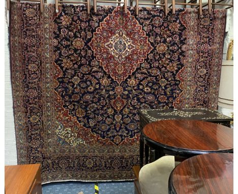 FINE SIGNED CENTRAL PERSIAN KASHAN CARPET 405CMS X 297CMS