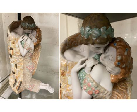 GUSTAV KLIMT ''THE KISS'' LLADRO FIGURE 33CMS (H) APPROX