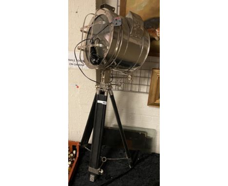 FLOODLIGHT FLOOR LAMP ON TRIPOD