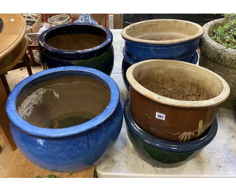 COLLECTION OF CERAMIC POTS
