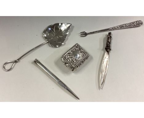 A box containing a chased silver preserve spoon, pickle fork etc. Approx. 61 grams. Est. £30 - £50.