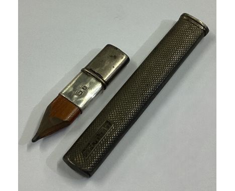 An engine turned Victorian silver pencil holder with lift-off cover. Birmingham 1900. Approx. 5 grams. Est. £20 - £30. 